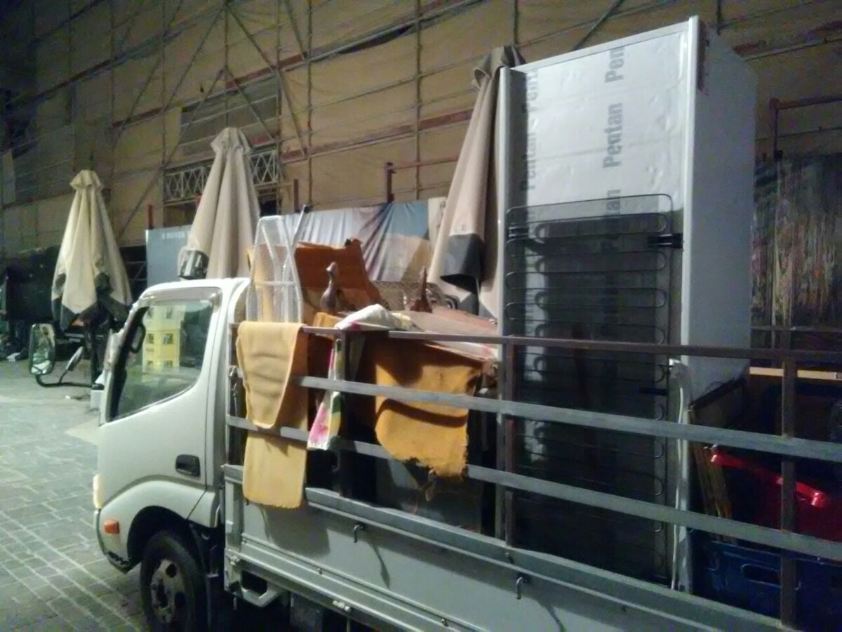 Холодильник отъезжает от центра