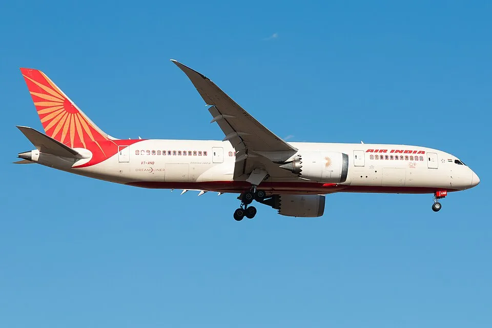 Разбившийся в Ахмедабаде самолёт Air India Boeing 787-8 Dreamliner за 5 месяцев до катастрофы. Фото: Википедия