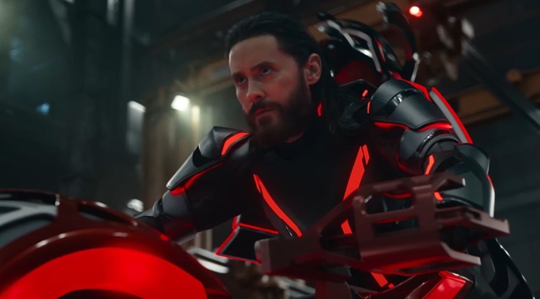     Кадр из фильма «Трон: Арес» (2025)