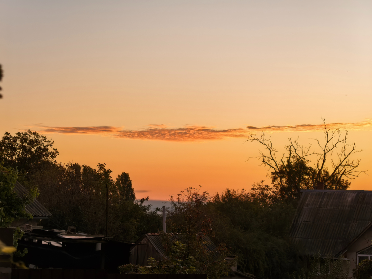 Лучшее расположение входа - на восток