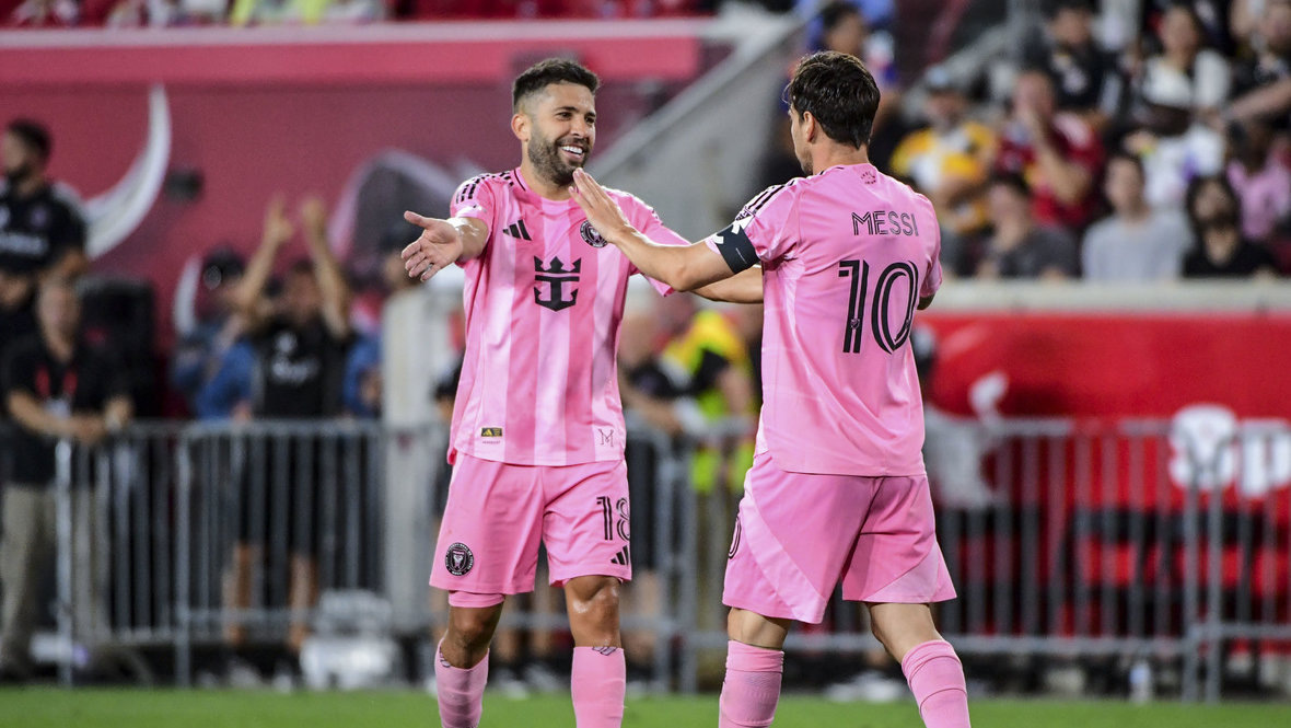    Жорди Альба и Лионель Месси. Global Look Press