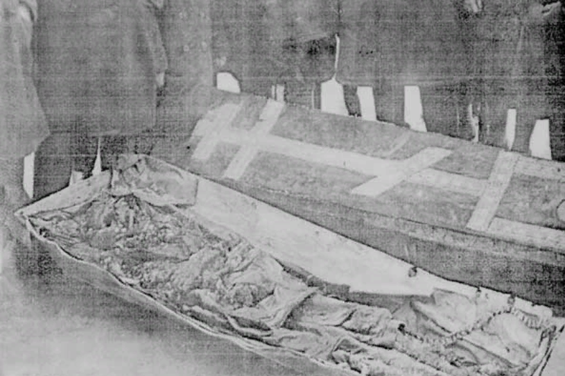 Вскрытая гробница Ивана IV