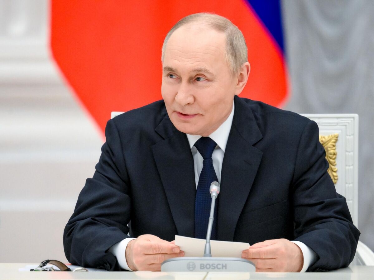    Президент РФ Владимир Путин во время встречи с представителями российских деловых кругов© РИА Новости / Григорий Сысоев
