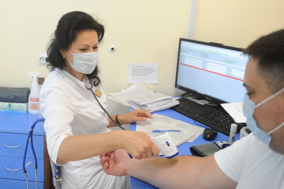    Петербург рассмотрит инициативу обязать безработных платить за ОМС. Юлия ПЫХАЛОВА