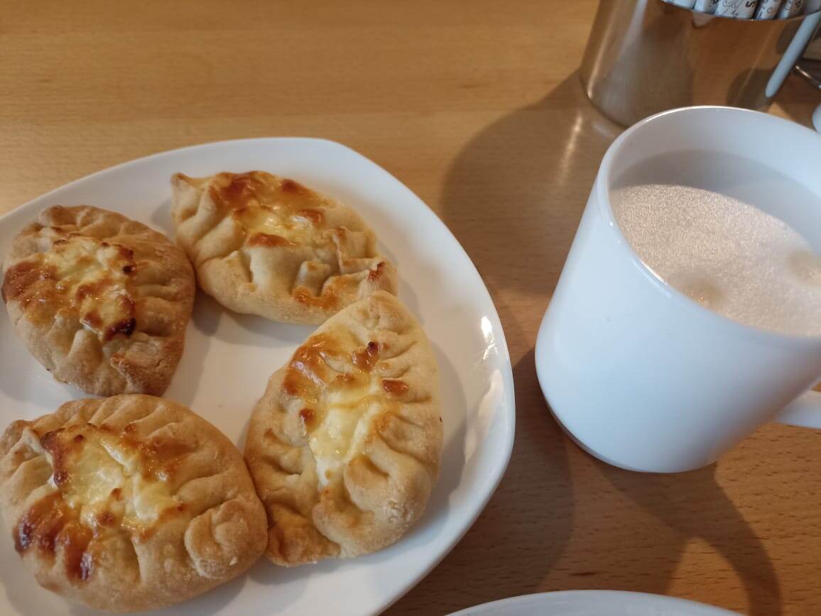 Мы с сыном взяли калитки с творогом