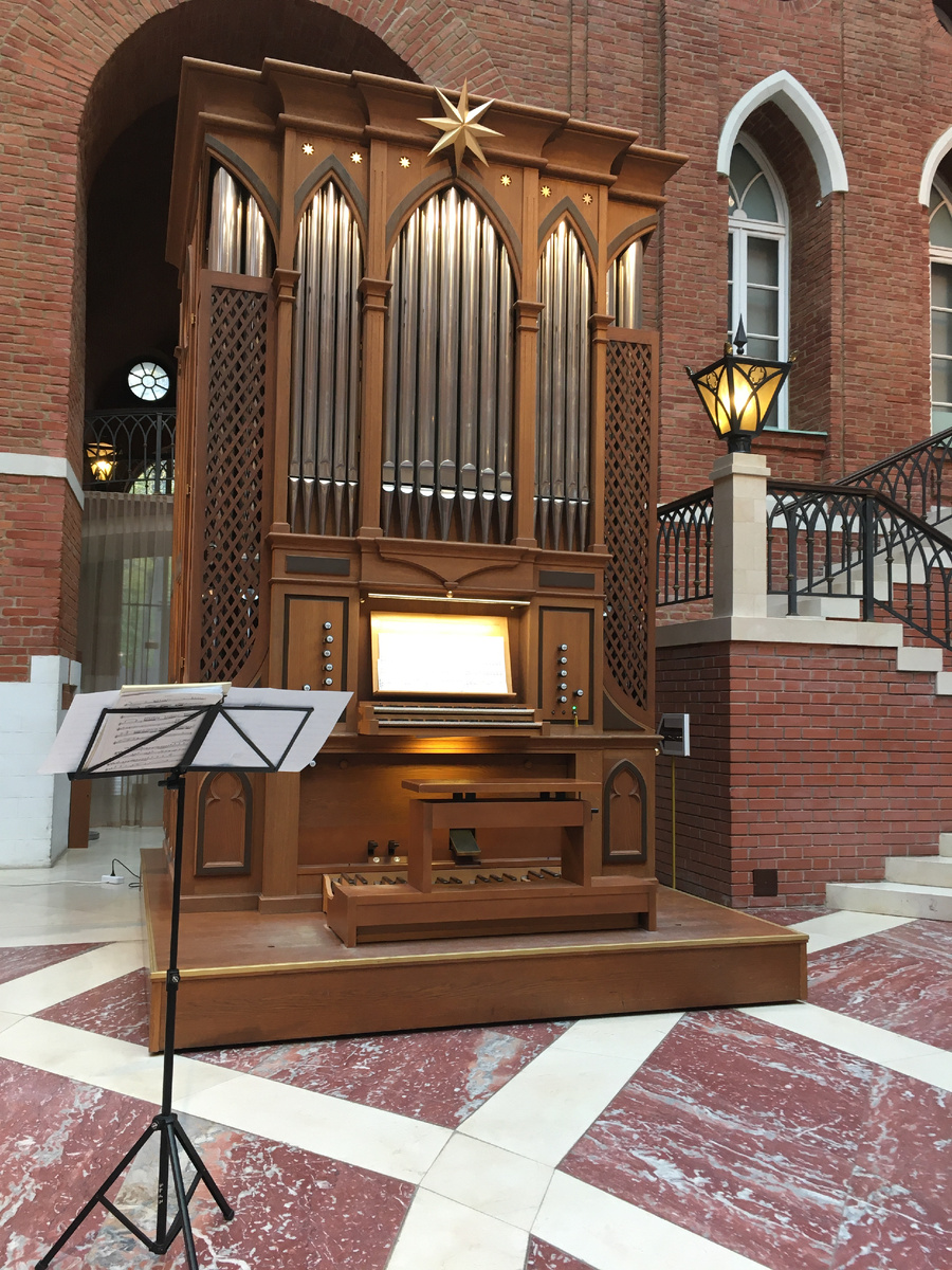 Орган в атриуме Хлебного дома