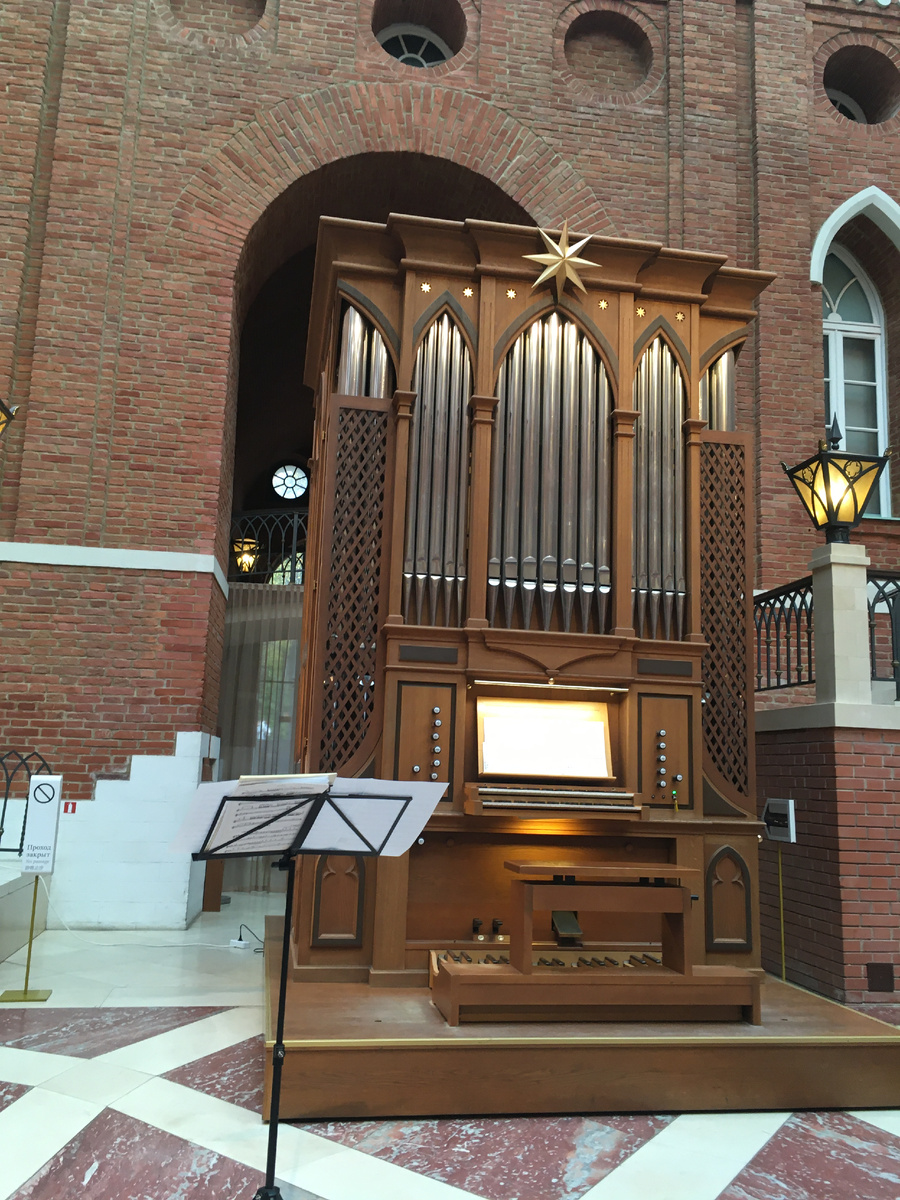 Орган в атриуме Хлебного дома