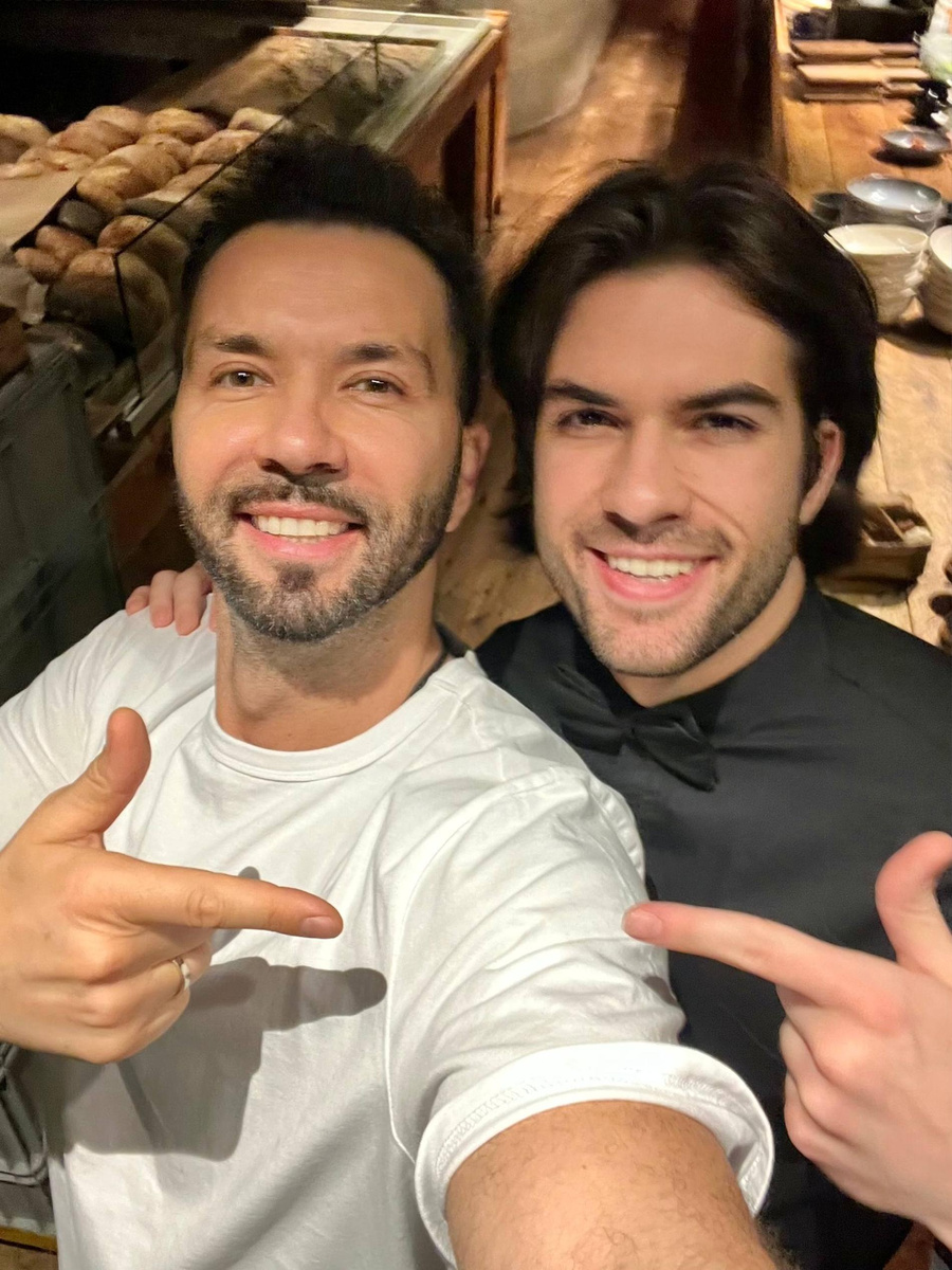     Денис Клявер с сыном. Фото: Telegram @denisklyaver