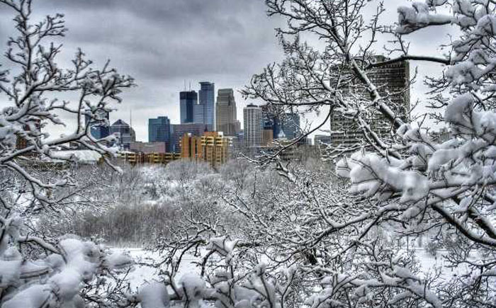 Миннеаполис, штат Миннесота - один из самых холодных городов Америки. Люди не торопятся с экскурсиями, а ведь здесь такие удивительные пейзажи.