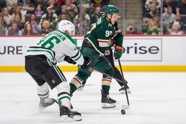    Кирилл Капризов (справа). Фото: Matt Blewett / Reuters