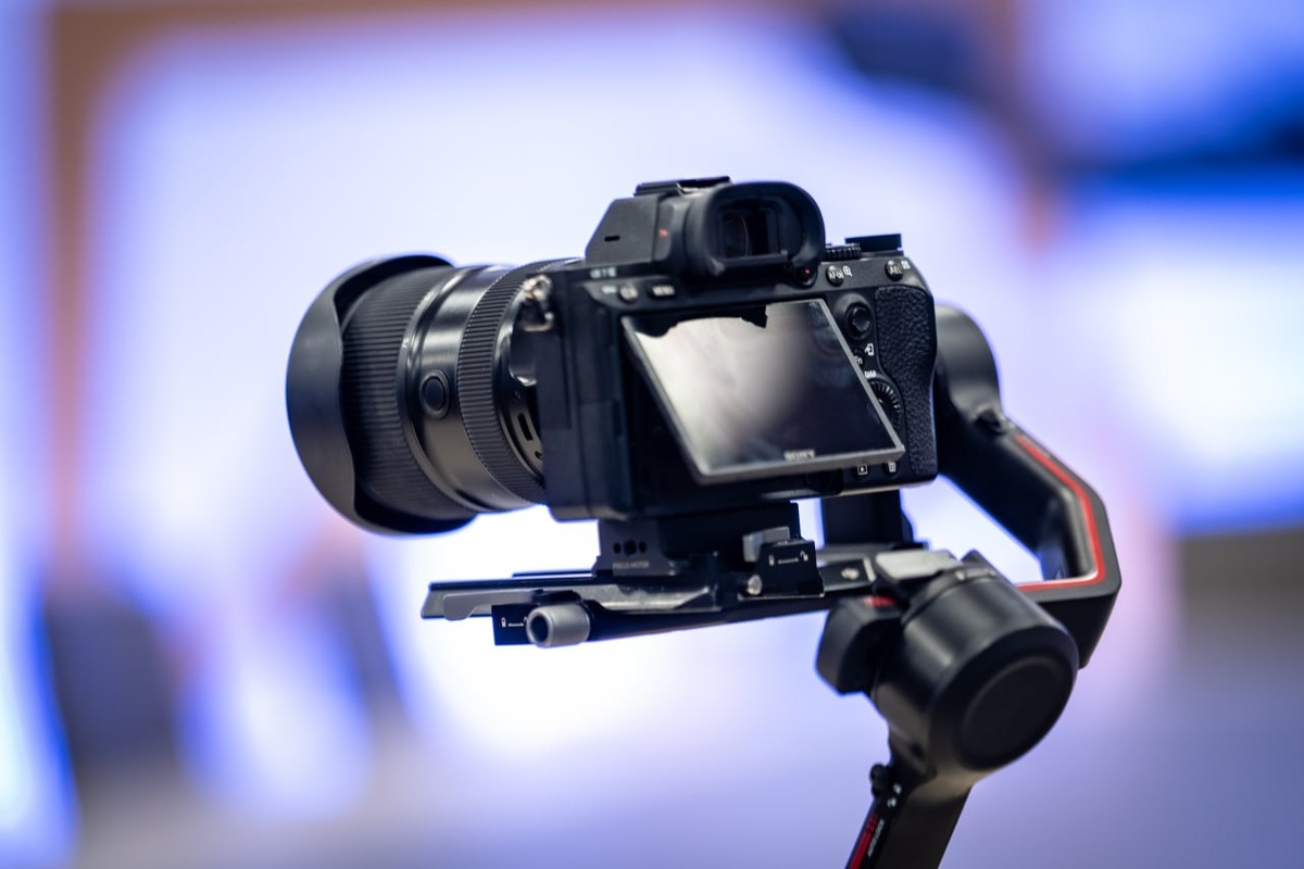 "Фотолетопись года" — это мой визуальный дневник, в котором я делюсь фотомоментами из своих прогулок в течение года. Здесь собраны самые запоминающиеся и вдохновляющие кадры, которые рассказывают истории моих путешествий и открытий, показывая, как оживает каждый момент через объектив камеры.