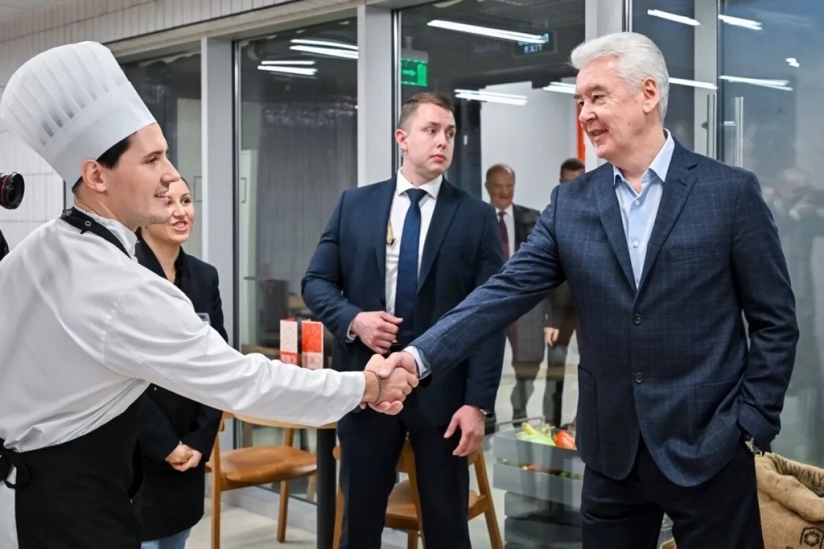    Мэр Москвы Сергей Собянин пообщался с теми, кто обучается в новом центре, и отметил, насколько это важный проект.