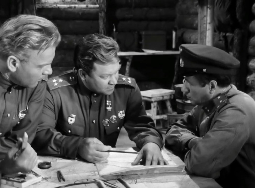 Василий Васильевич — Сведения не проверены. Так что лети, ходи по крышам, заглядывай в стволы зениток, а танки обнаружь!..