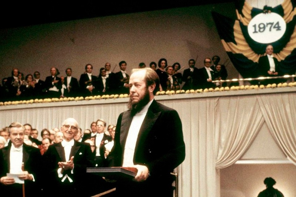    Александр Солженицын мог получить Ленинскую премию. Но перестарался в критике перегибов советского строя и в итоге стал обладателем Нобелевки. Фото: AFP/OLLF LINDEBORG/EAST NEWS