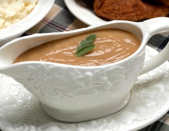 Соус получается слишком жидким: 6 способов загустить блюдо без крахмала и муки, не потеряв вкус