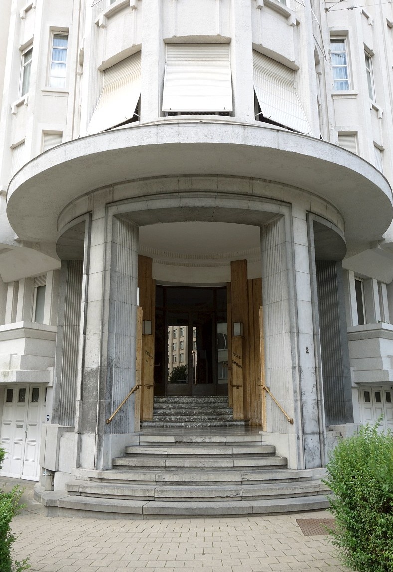 "Дворец безумной песни", архитектор -Антуан Куртенс, 1928-1931