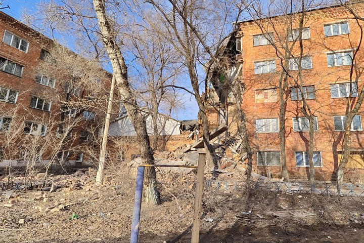 Обрушение части общежития по ул. Дзержинского, 12 Б в Черногорске 14 марта 2024 года. Фото: Минстрой Хакасии
