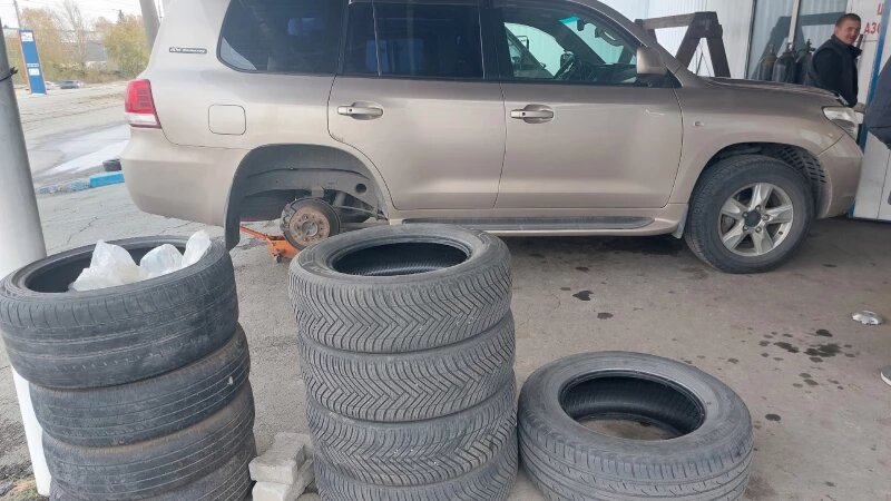     Очереди на шиномонтажки. Анна Зайкова