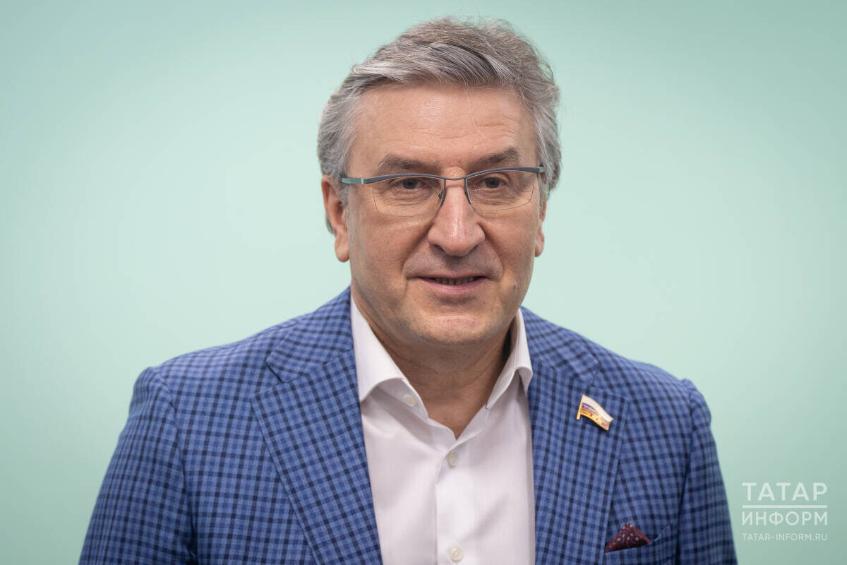 Айрат Фаррахов: «Я считаю, что это хорошее решение проблемы, потому что в связи с отсутствием земельных участков, особенно в крупных городах, исполнение полномочий, гарантированных законом, было затруднено»Фото: © Владимир Васильев / «Татар-информ»