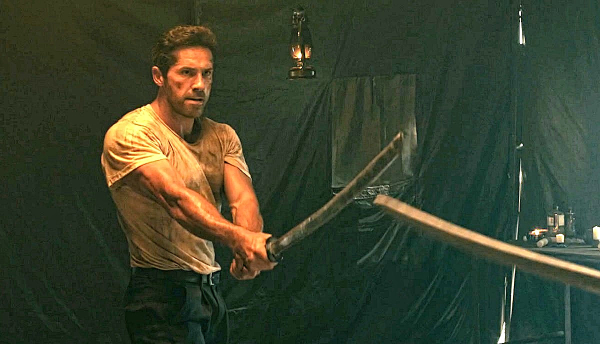 - Стоп, камера! Мистер Эдкинс, отдайте катану - надо подкрасить, а то серебрянка облезла. 