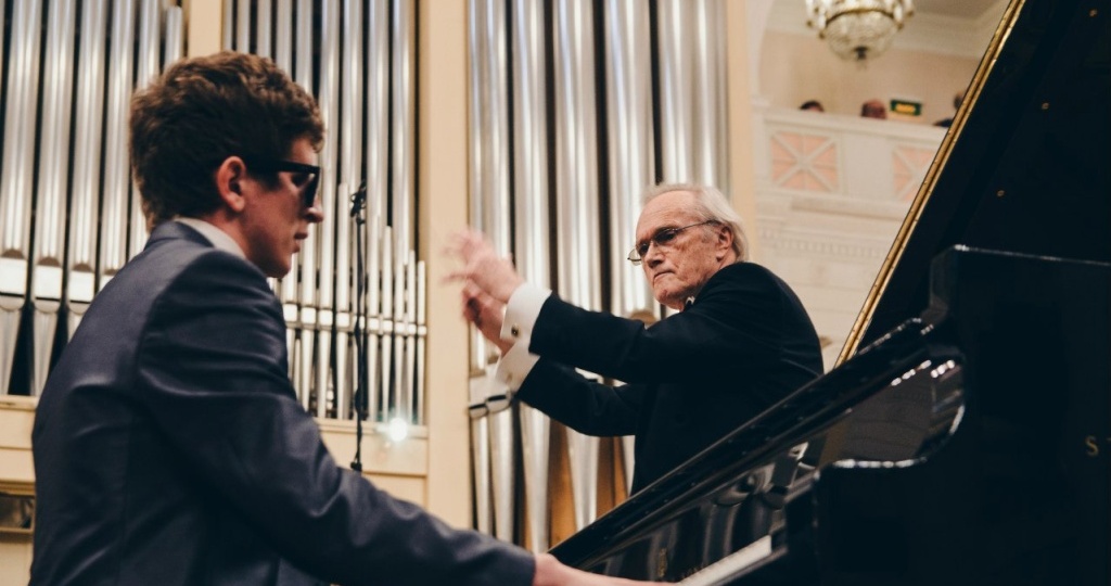 Слушать сердцем, играть наизусть: как учат незрячих детей музыке в Петербурге