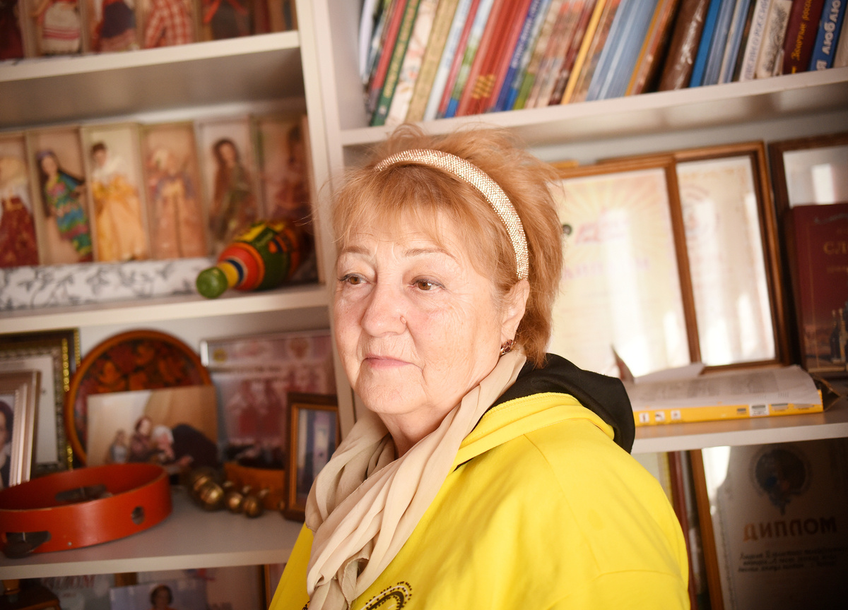 «Какая только моя музыка? Та, что внутри? Знаете, русская народная песня – она громкая. Я очень её люблю! Но когда мне бывает сложно, и нужно бы заплакать, а слез нет, то включаю Прелюдию до-диез минор Скрябина. Тогда только получается отдохнуть душой."