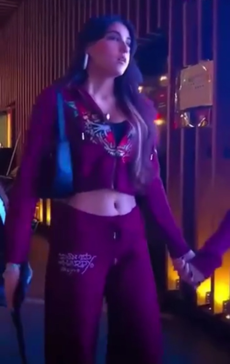 Принтскрин видео из Ирана с девушками без хиджабов