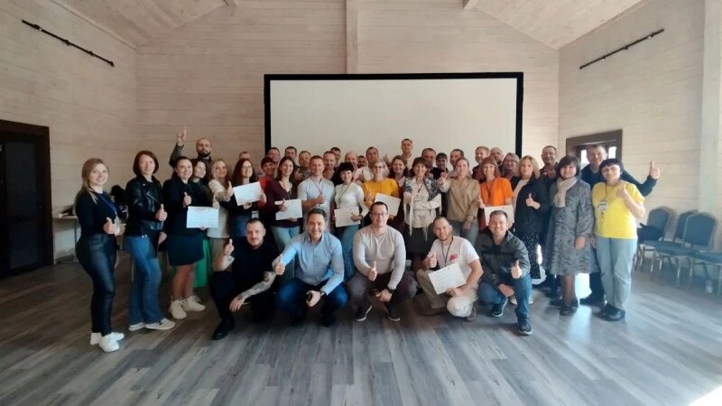     Участники Пятого слета внутренних тренеров и инструкторов по бережливому производству предприятий-участников федерального проекта «Производительность труда». Фото предоставлено КАУ «Алтайский центр кластерного развития».