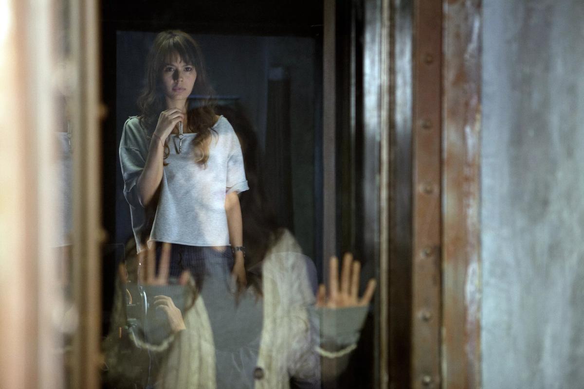 Это фото из фильма "Бункер" сюда подходит