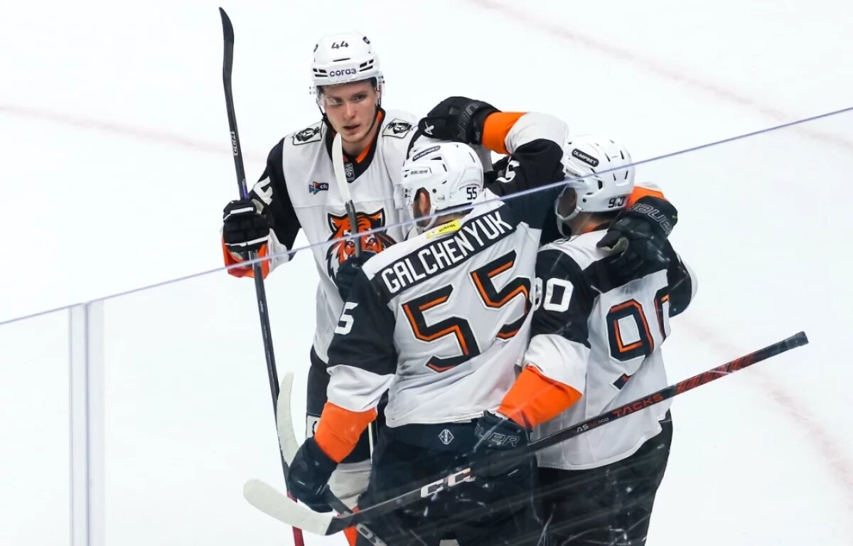    ХК «Амур» одолел «Нефтехимик» в сложном матче, «волки» готовятся к реваншу