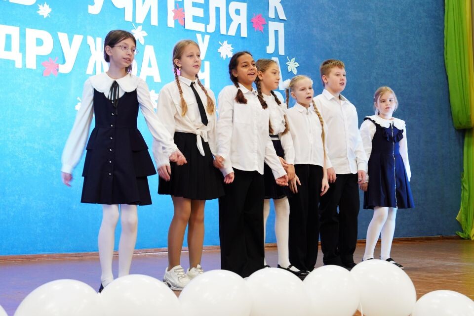    Театральные кружки и хоровое пение продолжат развивать в барнаульских школах. Источник: Барнаульская гордума