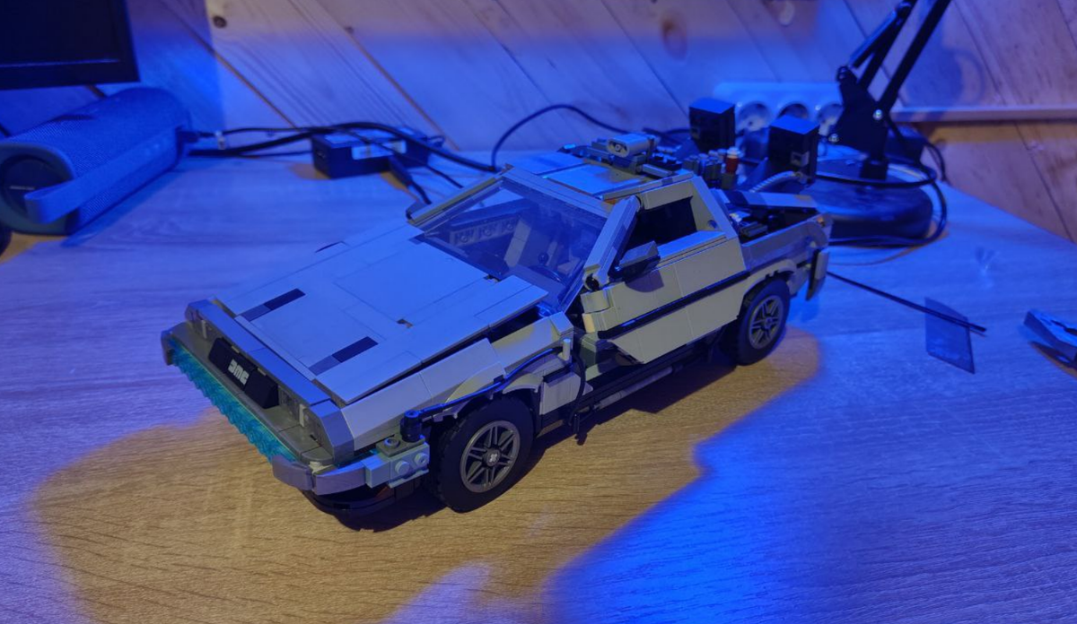 Модель Делориан