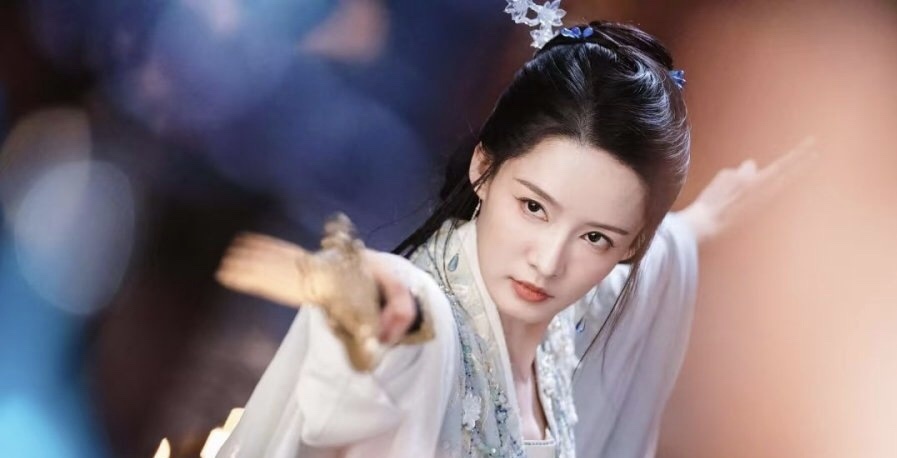 Ли Цинь в роли Фу Исяо