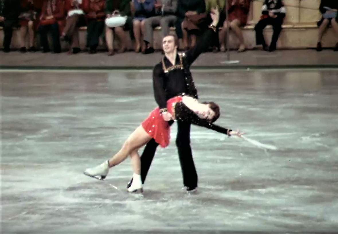 Людмила Пахомова с Александром Горшковым взрывают сцену. Их Кумпарсита