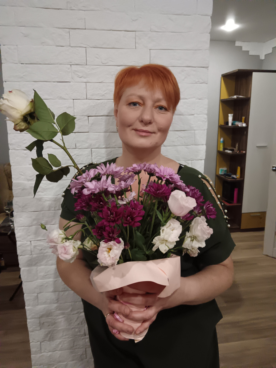 Мои подруги без цветов в гости не ходят. 🫶