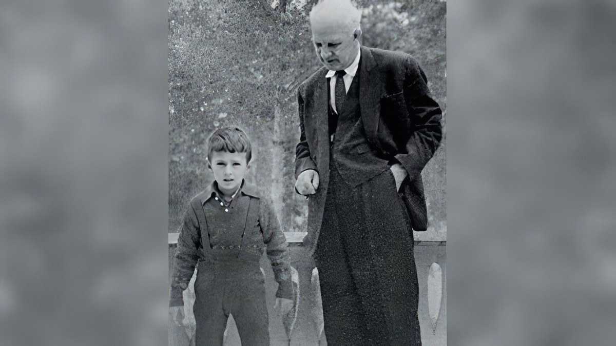 Александр Леонидович Мясников, советский терапевт, академик с внуком Сашей