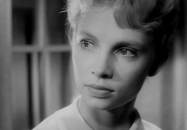 Кадр из фильма. Алла Будницкая в роли Ларисы