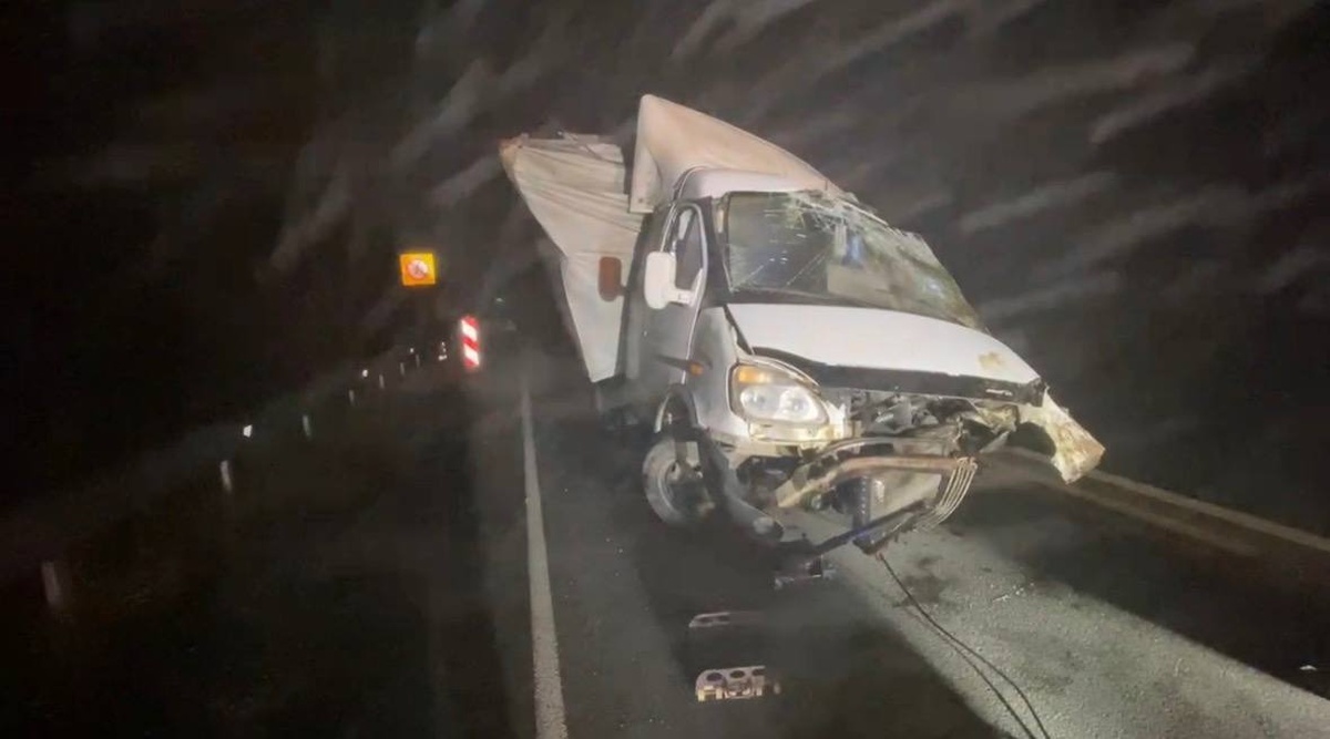    Водителя доставили в больницу с травмами