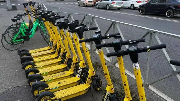 В решении проблемы аварийности с участием СИМ власти чаще прибегают к запретам, чем к попытке безопасной интеграции самокатов в городское пространство // Фото: Пресс-служба администрации Краснодара