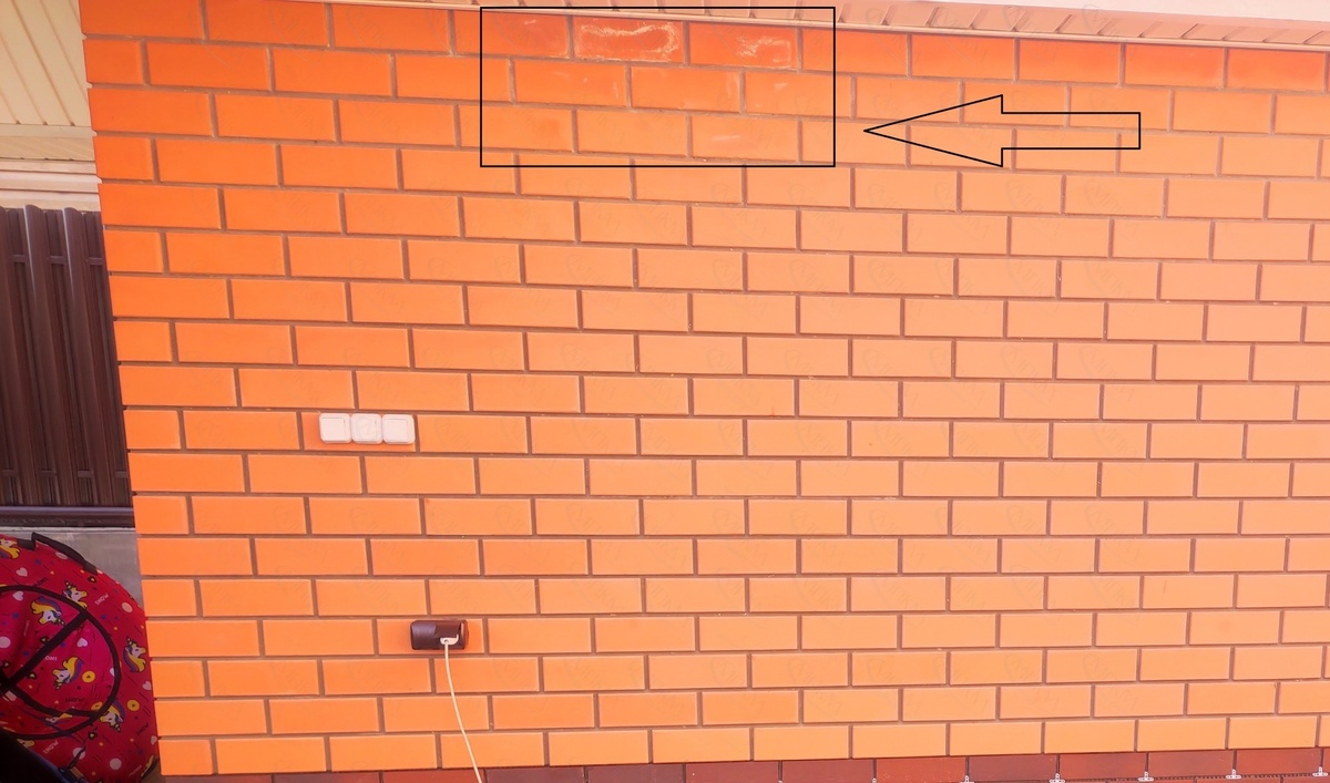 Высолы на кирпичной кладке