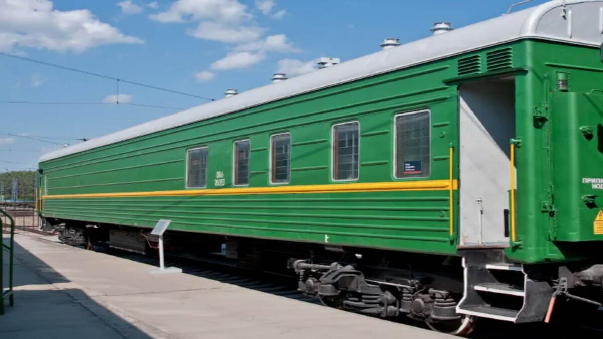 Специальный жд вагон для перевозки з/к