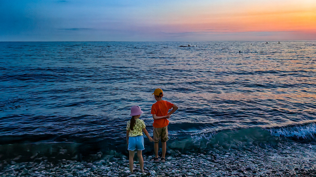 Рома и Настя впервые на Черном море