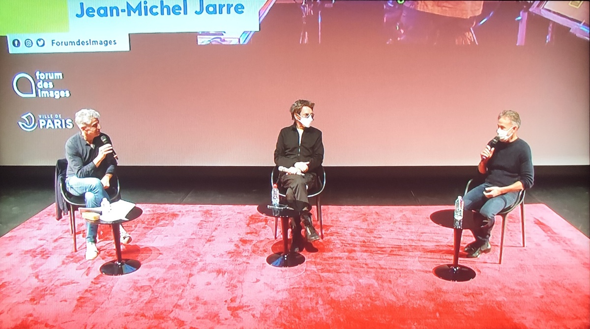 Jean Michel Jarre "Welcome To The Other Side – Live In Notre-Dame VR" BD 5.0 - JMJ в маске