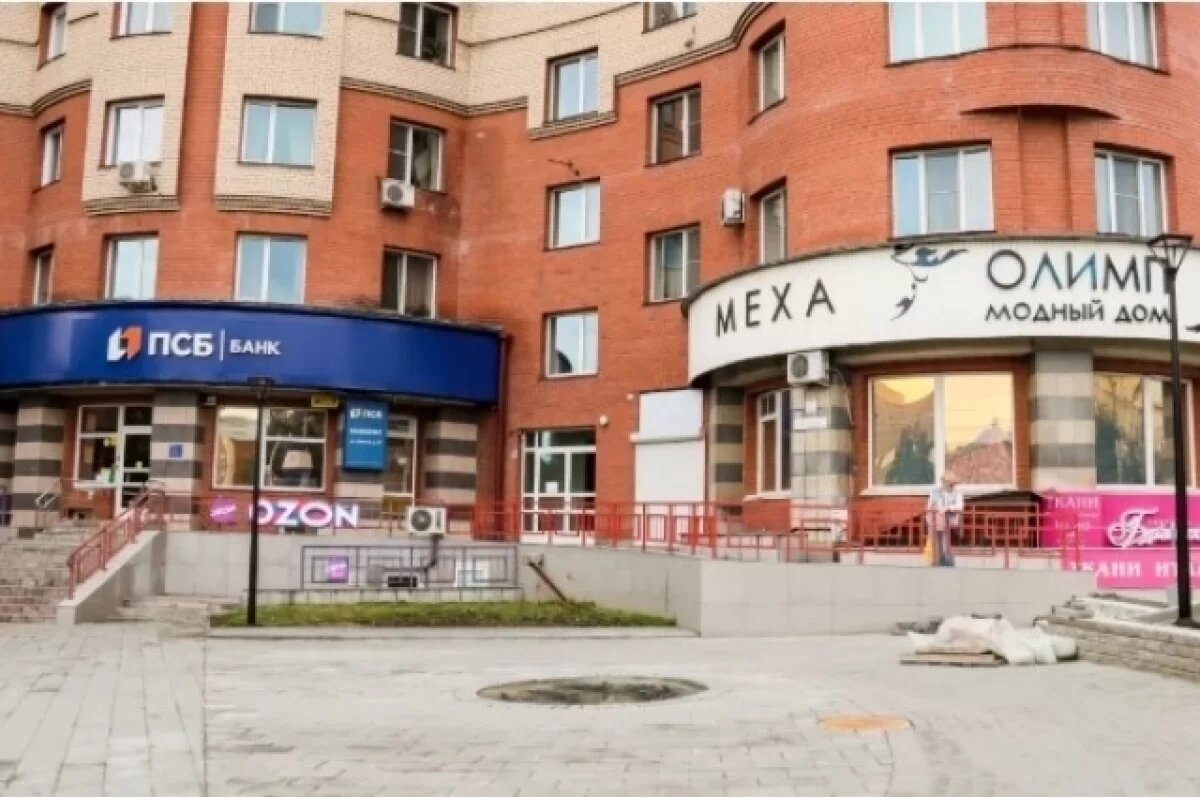    Власти Барнаула требуют убрать вывеску Ozon у дома «Три богатыря»