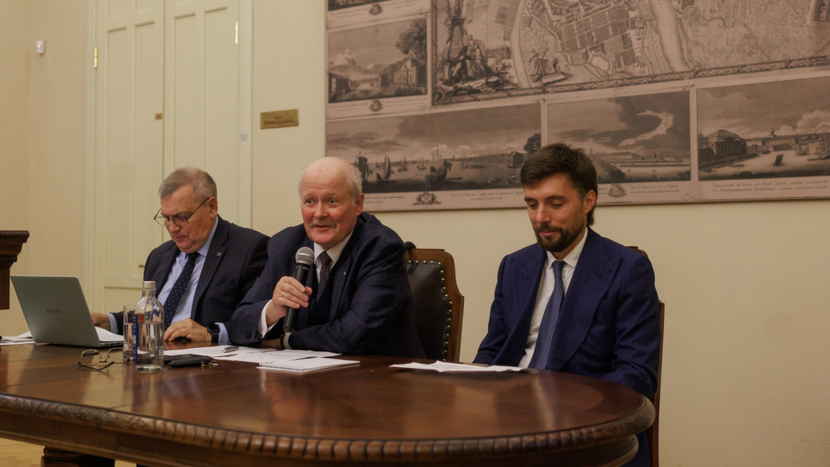 Заседание открыто. Фото: пресс-служба РГО в Санкт-Петербурге