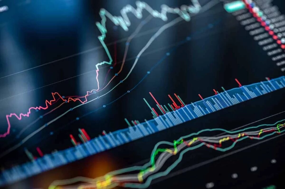    Продолжает дорожать золото.