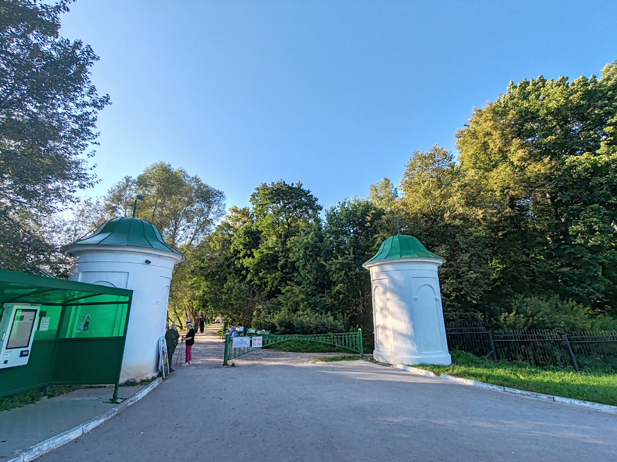 ворота в Ясную поляну