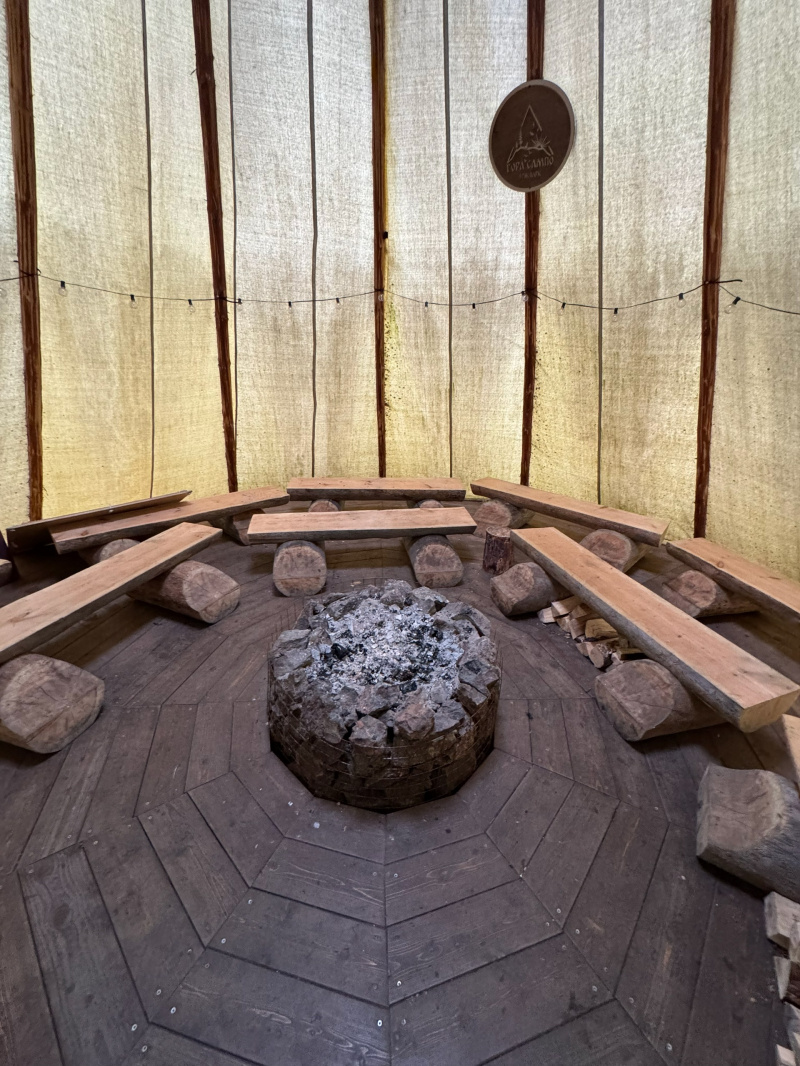    Саамский чум установили на горе Сампо в КарелииЭтнопарк "Гора Сампо" Карелия / ВК