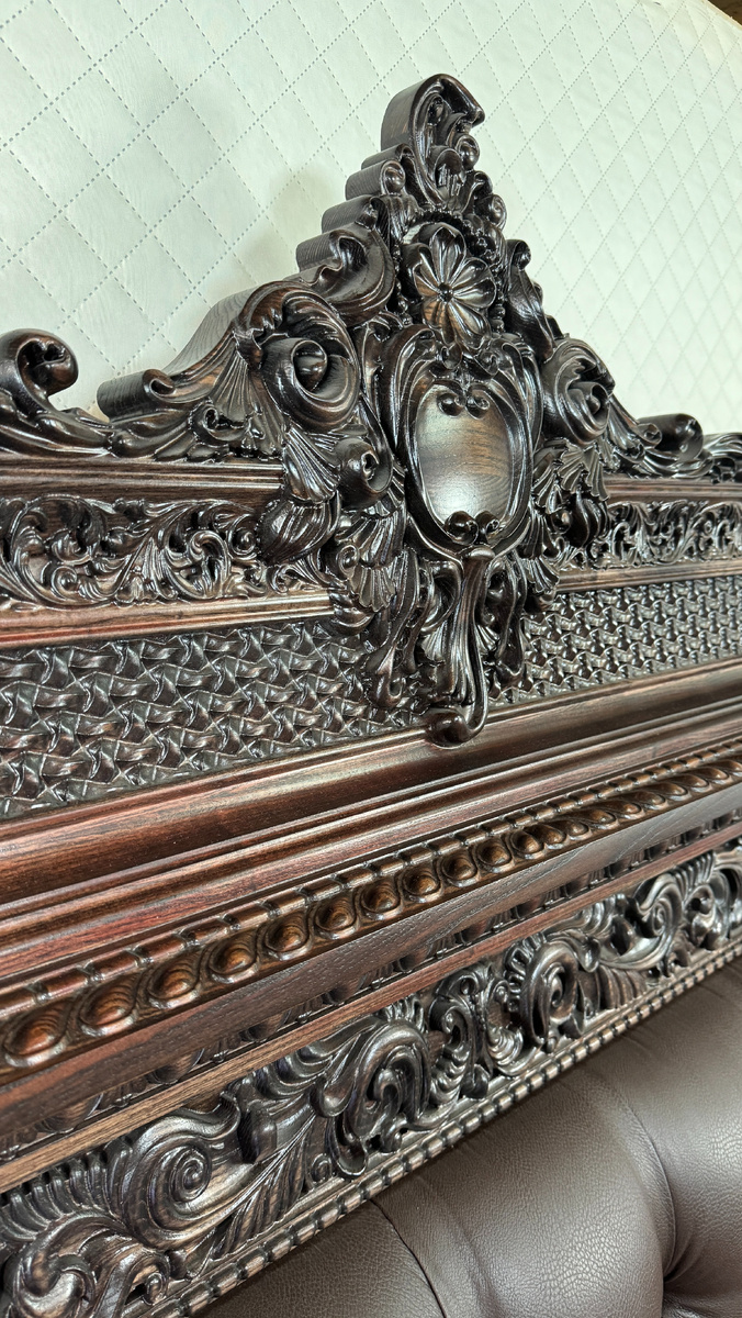 Элнмент дивана. Корона спинки.