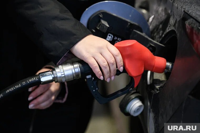 Без топливной карты ни бензин, ни дизель не купить
Фото: Илья Московец © URA.RU
